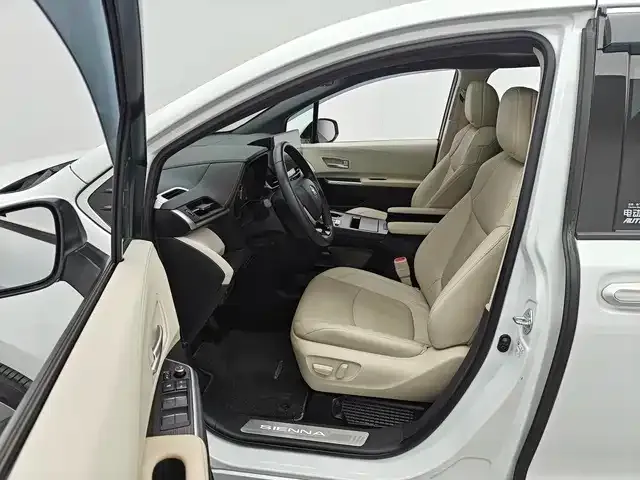 Toyota Sienna — Фото автомобиля 6