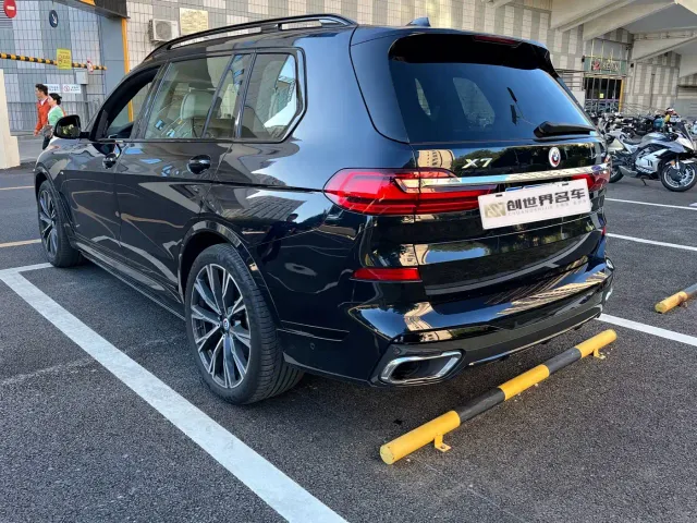 BMW X7 — Фото автомобиля 4