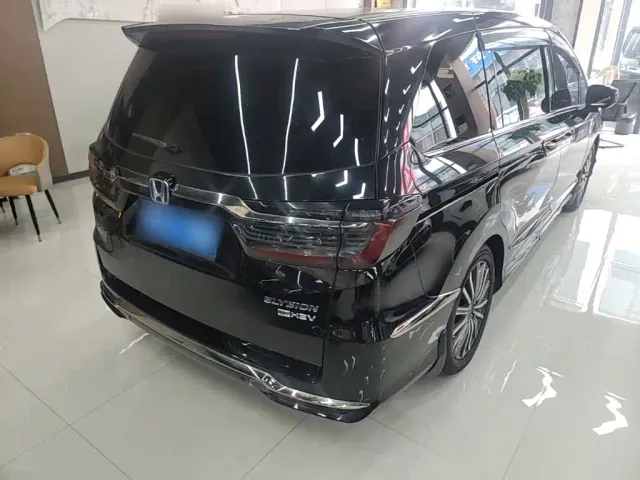 Honda Elysion — Фото автомобиля 6