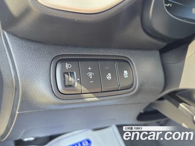 Hyundai Venue — Фото автомобиля 16
