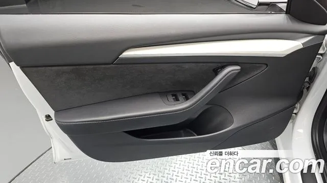 Tesla Model 3 — Фото автомобиля 20