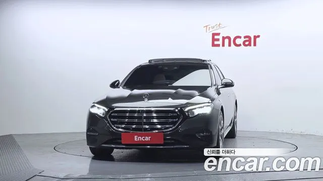 Mercedes-Benz E-Class — Фото автомобиля 2