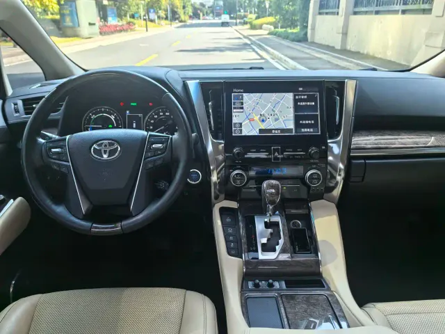 Toyota Vellfire — Фото автомобиля 8