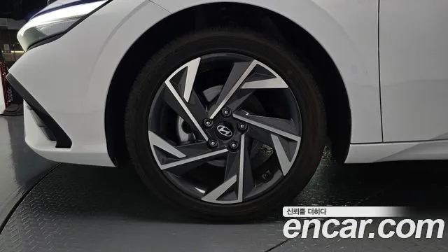 Hyundai Avante CN7 — Фото автомобиля 5