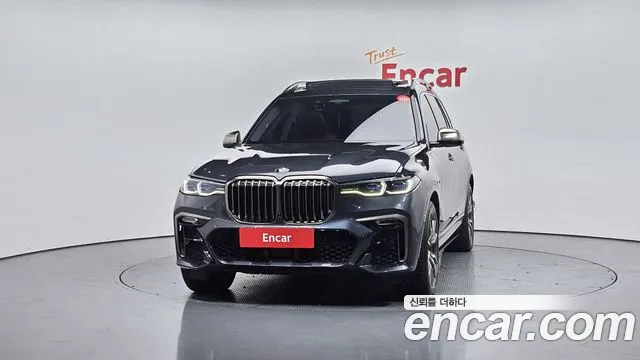 BMW X7 M50i 6 мест — Фото автомобиля 3