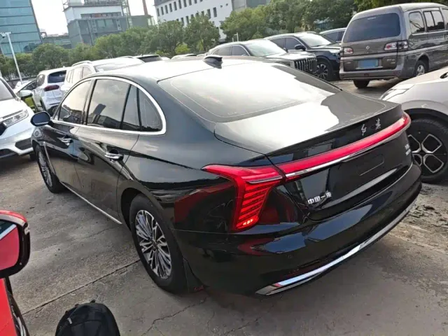 Hongqi H5 — Фото автомобиля 4