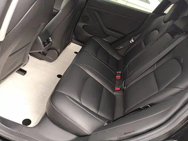 Tesla Model 3 — Фото автомобиля 16