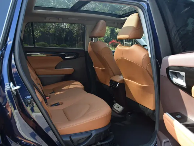 Toyota Highlander — Фото автомобиля 14