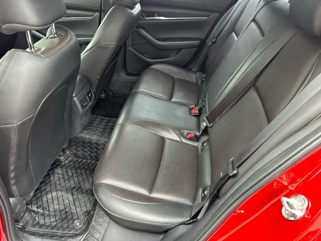 Mazda Axela — Фото автомобиля 16