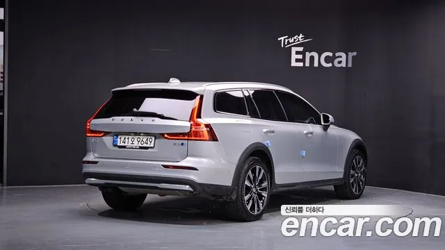 Volvo V60 Cross Country 2nd Gen — Фото автомобиля 2