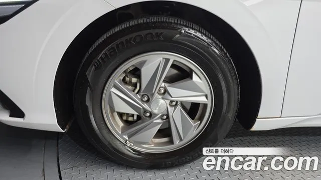 Hyundai Avante CN7 — Фото автомобиля 5