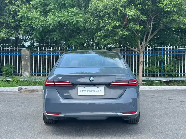 BMW i5 — Фото автомобиля 3