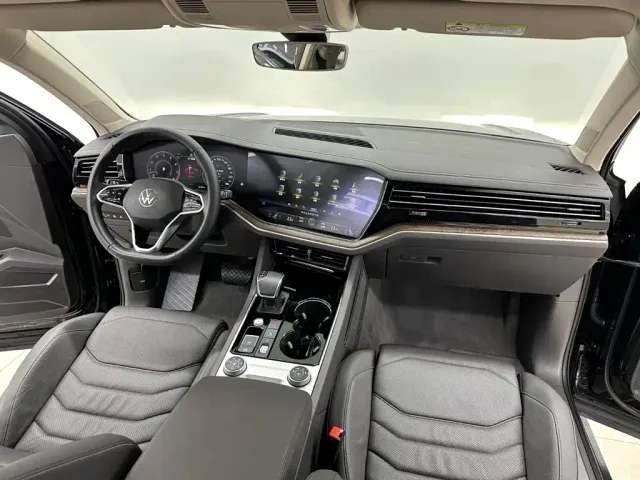 Volkswagen Touareg — Фото автомобиля 12