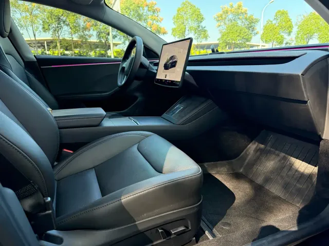 Tesla Model 3 — Фото автомобиля 5
