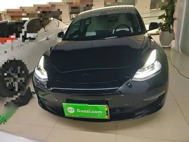 Tesla Model 3 — Фото автомобиля 2