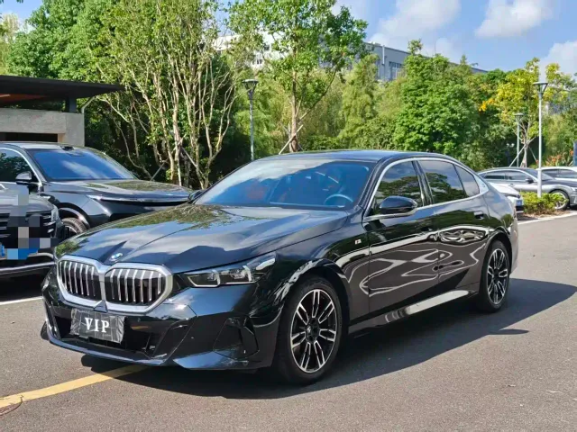 Фотография автомобиля — BMW 5 Series