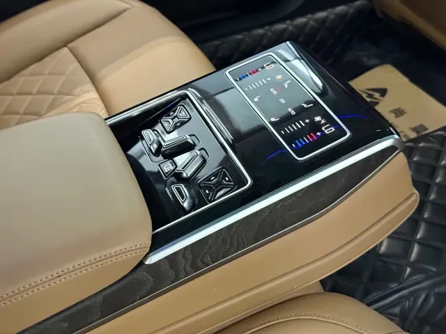 Audi A8 — Фото автомобиля 11