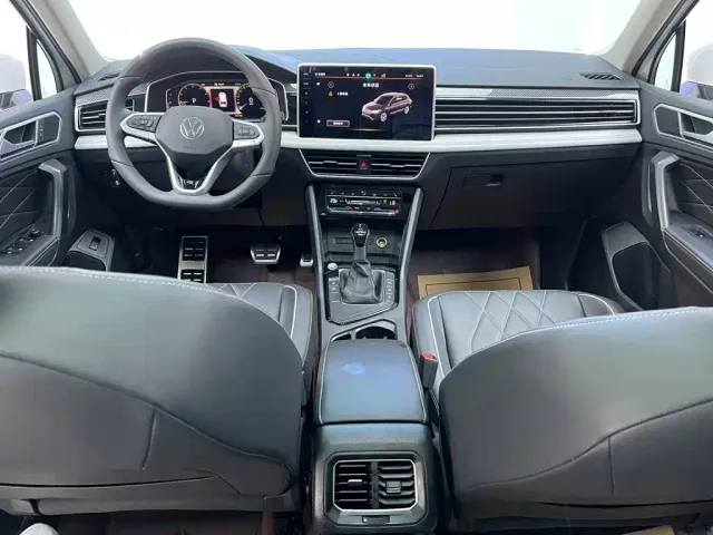 Volkswagen Tiguan L — Фото автомобиля 21