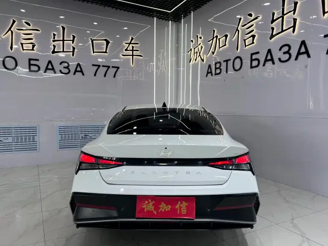 Hyundai Elantra — Фото автомобиля 5