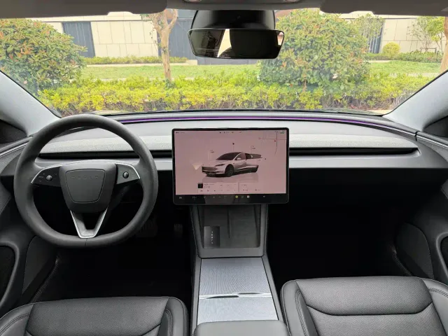 Tesla Model 3 — Фото автомобиля 7