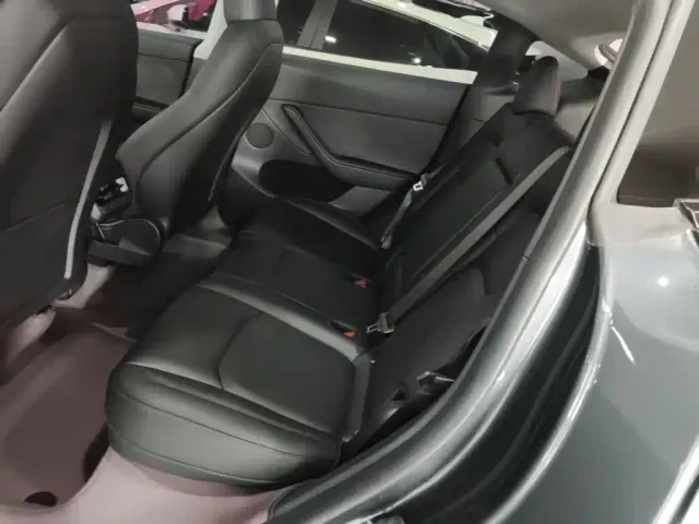 Tesla Model Y — Фото автомобиля 16