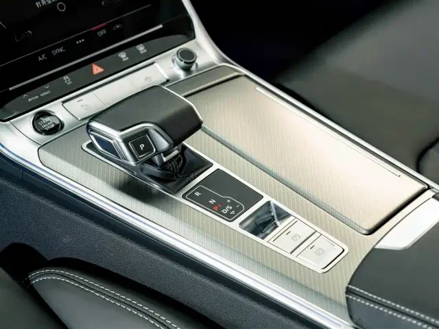 Audi A6L — Фото автомобиля 12