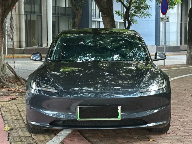 Tesla Model 3 — Фото автомобиля 2