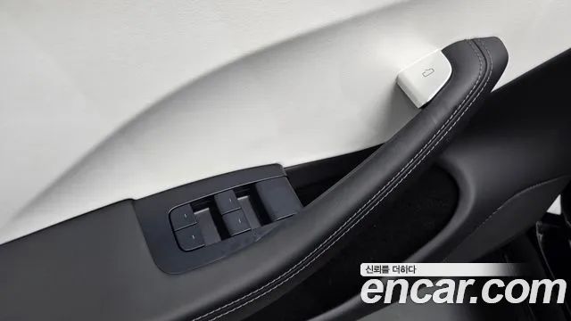 Tesla Model 3 — Фото автомобиля 30
