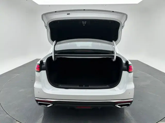 Geely Emgrand — Фото автомобиля 9