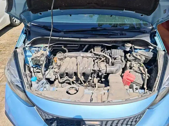 Honda Fit — Фото автомобиля 3