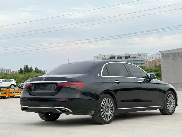 Mercedes-Benz E-Class — Фото автомобиля 9