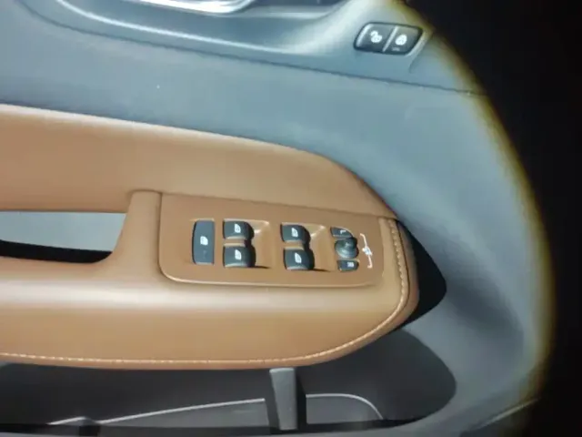 Volvo XC60 — Фото автомобиля 7