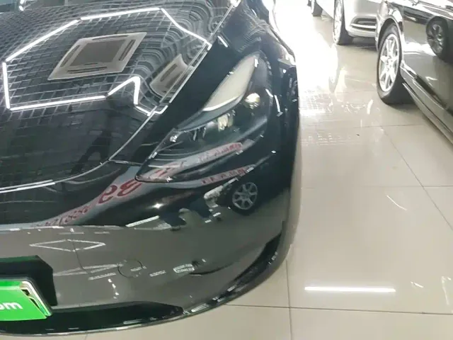 Tesla Model Y — Фото автомобиля 17