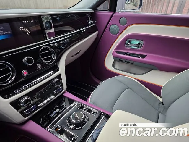 Rolls-Royce Spectre — Фото автомобиля 12