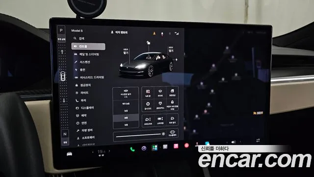 Tesla Model S — Фото автомобиля 18