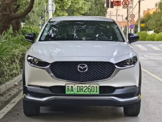 Mazda CX-30 EV — Фото автомобиля 2