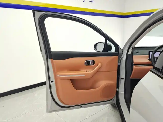 Leapmotor C10 — Фото автомобиля 7