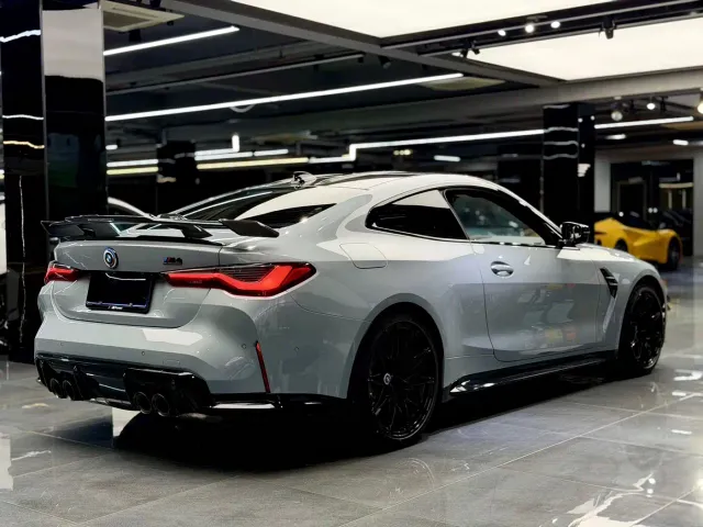 BMW M4 — Фото автомобиля 5