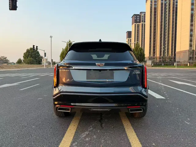 Cadillac XT5 — Фото автомобиля 10