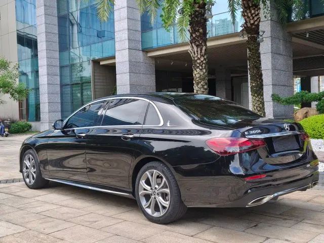 Mercedes-Benz E-Class — Фото автомобиля 5