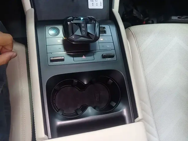 BYD Qin L — Фото автомобиля 13