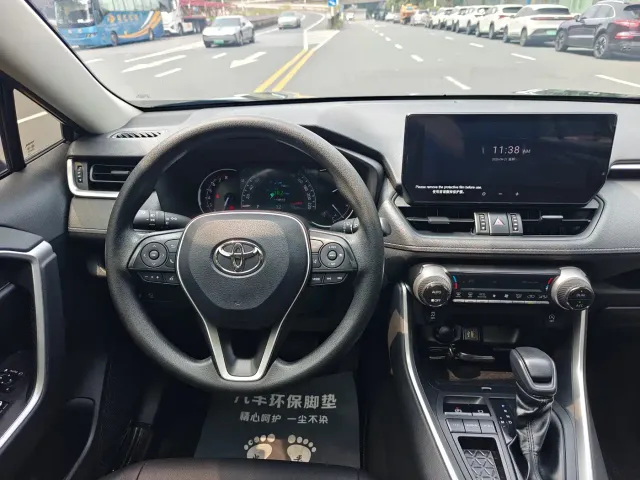 Toyota RAV4 — Фото автомобиля 12