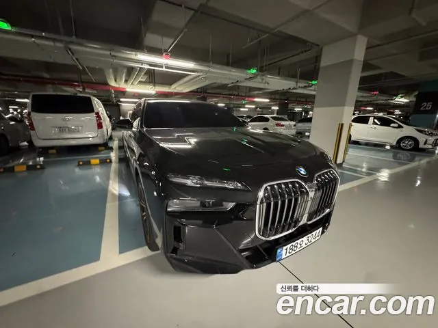 Фотография автомобиля — BMW 7 Series