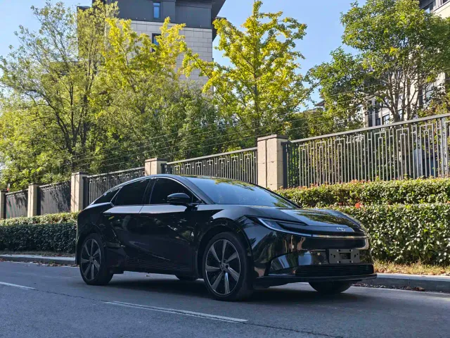 Toyota bZ5 — Фото автомобиля 3
