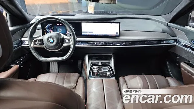 BMW 7 Series G70 — Фото автомобиля 10