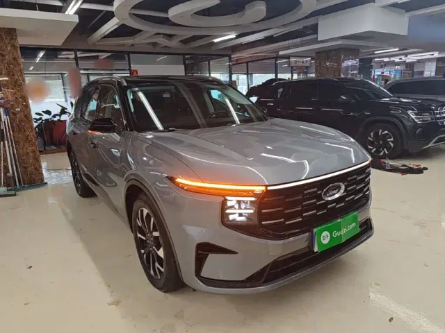 Ford Edge — Фото автомобиля 3