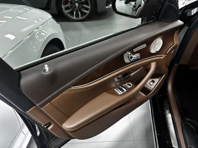 Mercedes-Benz E-Class — Фото автомобиля 8