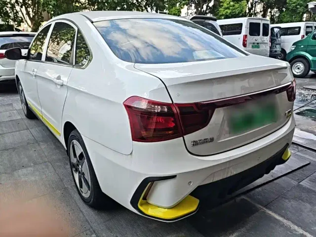 Dongfeng Fengshen E70 — Фото автомобиля 4