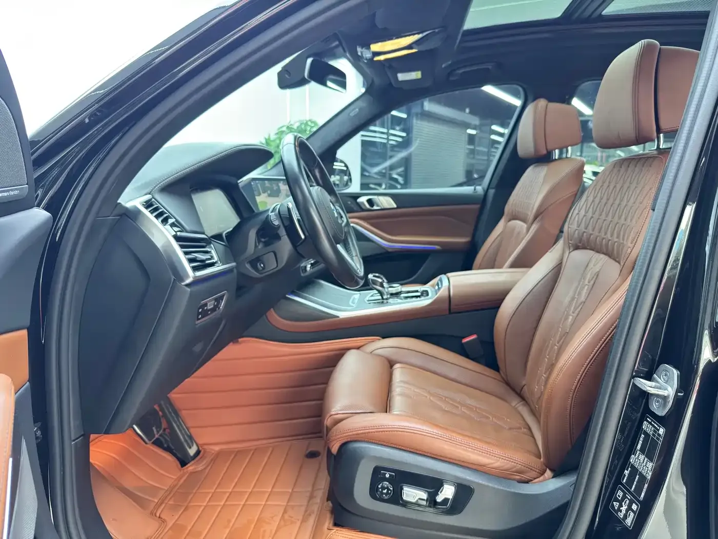 BMW BMW X7 2022 xDrive40i Exclusive M Sport Package — Фото автомобиля 5