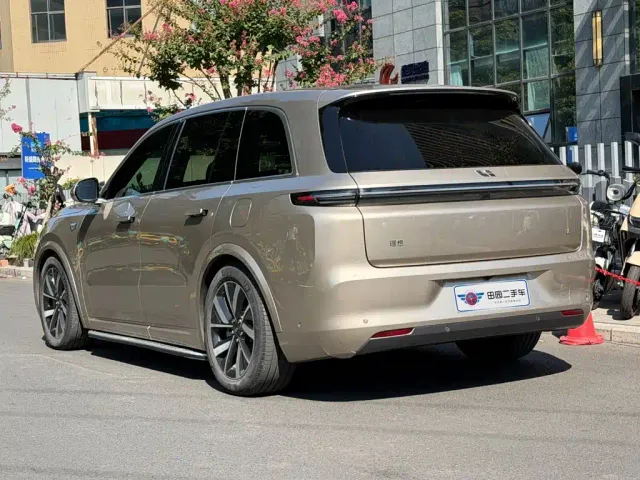 Li Auto L8 — Фото автомобиля 5